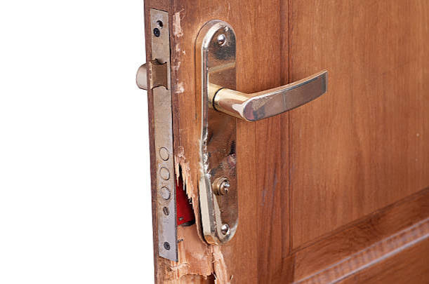 Burglary damage door lock repair